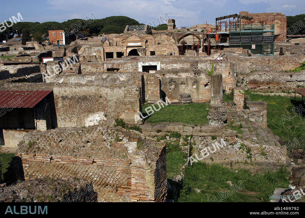 ARTE ROMANO. ITALIA. OSTIA ANTICA. Ciudad romana en la costa del Mar Tirreno, en el antiguo Latium. Puerto comercial de la antigua Roma. Vista de las ruinas. Cercanías de Roma. Lazio.