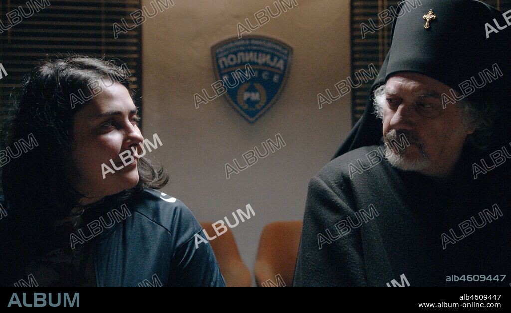 ZORICA NUSHEVA en DIOS ES MUJER Y SE LLAMA PETRUNYA, 2019 (GOSPOD POSTOI, IMETO I' E PETRUNIJA), dirigida por TOENA STRUGAR MITEVSKA. Copyright Deuxieme Ligne Films / Entre Chien et Loup / Sister and Brot.