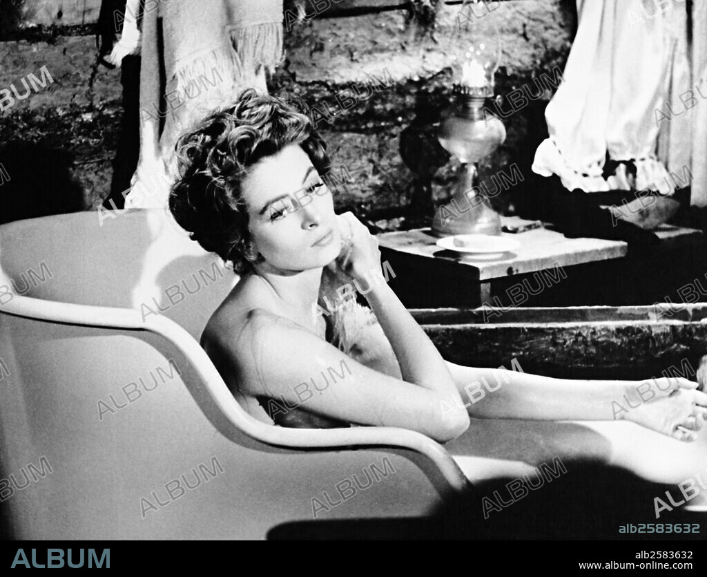 capucine en ALASKA, TIERRA DE ORO, 1960 (NORTH TO ALASKA), dirigida por HENRY HATHAWAY. Copyright 20TH CENTURY FOX.