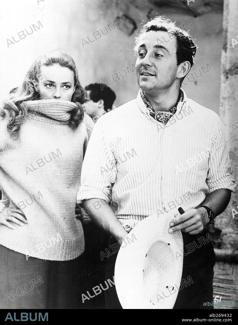 JEANNE MOREAU and LOUIS MALLE in VIVA MARIA!, 1965, directed by LOUIS MALLE. Copyright UNITED ARTISTS.