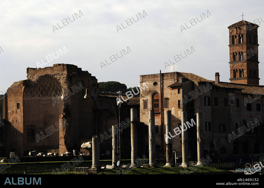 ARTE ROMANO. ITALIA. FORO ROMANO. Vista de los restos del TEMPLO DE VENUS Y ROMA, iniciado en el año 121 por el emperador Adriano y concluído en el 141 por Antonino Pío. ROMA.
