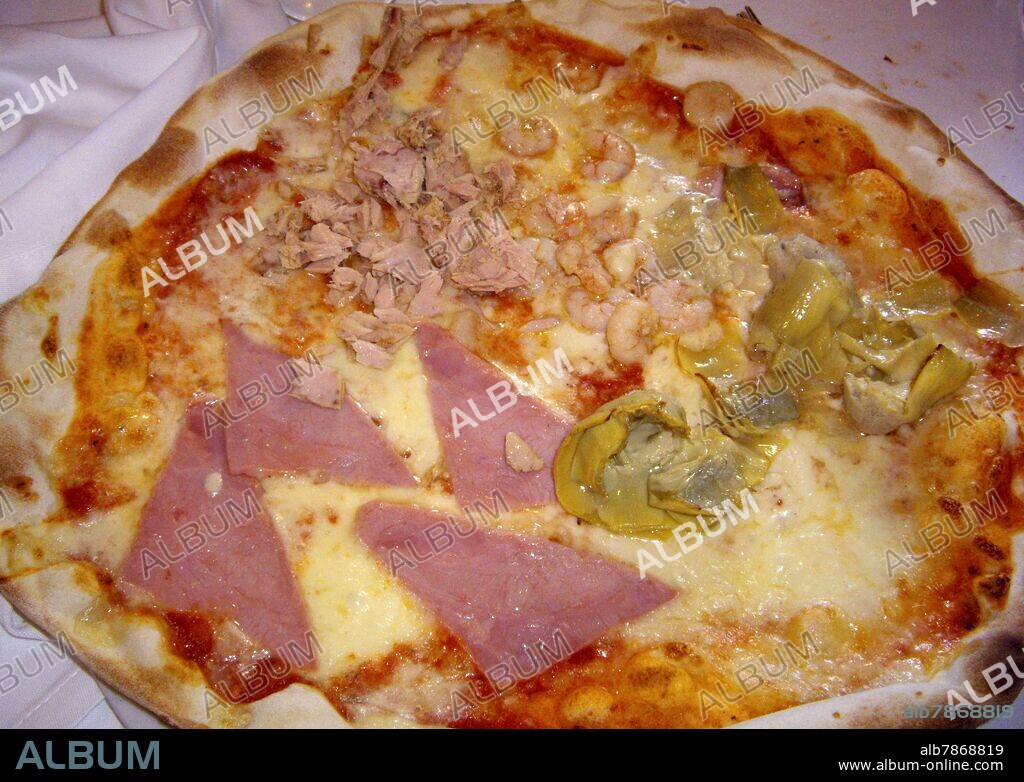 PIZZA DE JAMON DE YORK ATUN ALCACHOFAS Y GAMBAS.