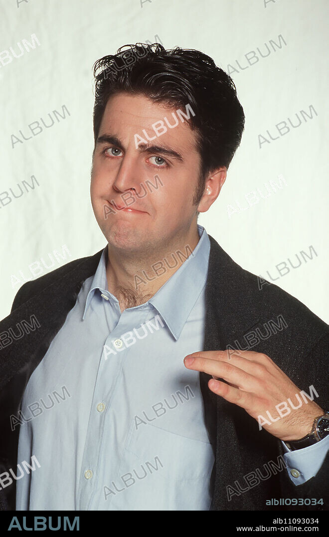 THE WEEKLY SHOW The funniest news in the world The weekly show with BASTIAN PASTEWKA / Headline: THE WEEKLY SHOW.