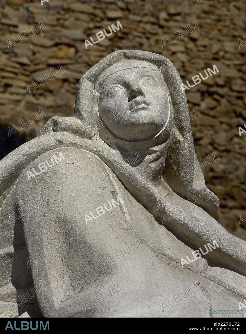 TERESA DE JESUS, Santa (Avila,1515-Alba de Tormes,1582). Reformadora religiosa de la orden carmelitana. Con ella el misticismo occidental alcanza su máxima expresión humana. Detalle de la estatua de la santa ubicada junto a la Puerta del Alcázar. AVILA. Castilla-León. España.
