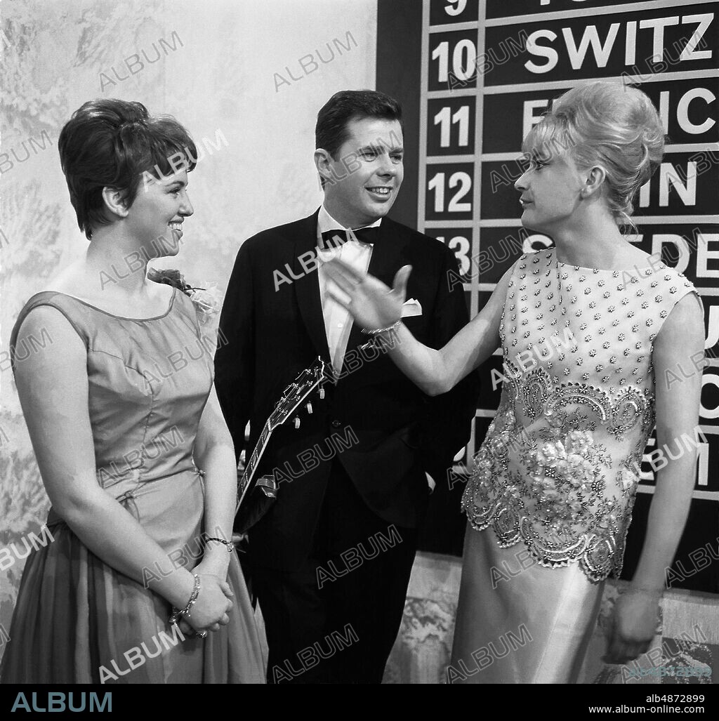 LONDON 1963-03-23. The artist Monica Zetterlund (right) competes in the Eurovision Song Contest in London with the contribution "Once in Stockholm". Here with the winning Danish artist couple Grethe and Jörgen Ingmann.. Photo: TT Historical / Code 1902.
