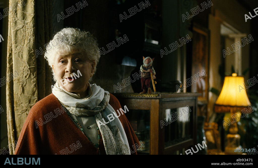 JOAN PLOWRIGHT in THE SPIDERWICK CHRONICLES, 2008, directed by MARK WATERS. Copyright KENNEDY/MARSHALL COMPANY, THE/NICKELODEON MOVIES/SPIDERWICK.
