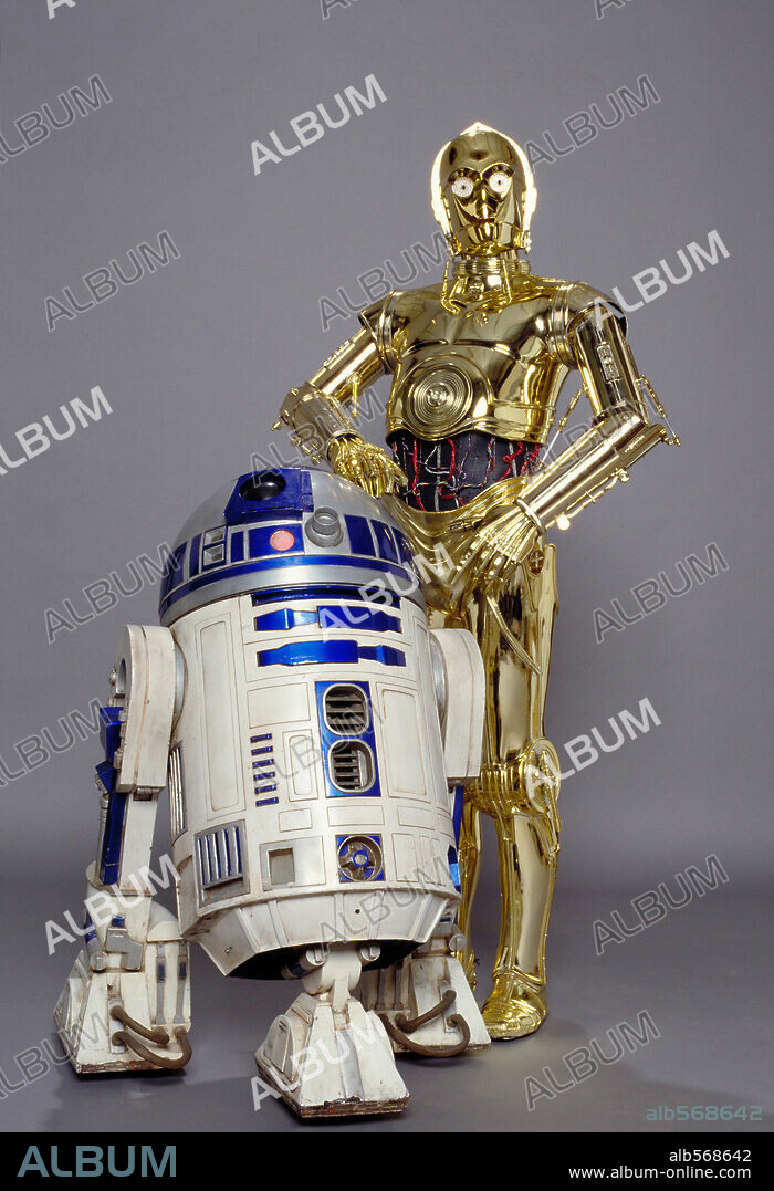 ANTHONY DANIELS y KENNY BAKER en STAR WARS: EPISODIO III-LA VENGANZA DE LOS SITH, 2005 (STAR WARS: EPISODE III-REVENGE OF THE SITH), dirigida por GEORGE LUCAS. Copyright LUCASFILM / HAMSHERE, KEITH.
