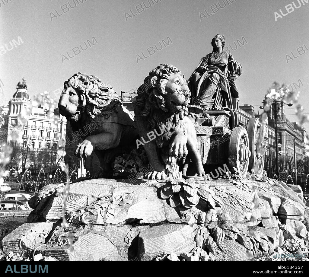 FRANCISCO GUTIERREZ ARRIBAS Y ROBERTO MICHEL. FUENTE DE CIBELES - SIGLO XVIII - FOTOGRAFIA EN BLANCO Y NEGRO - AÑOS 60.