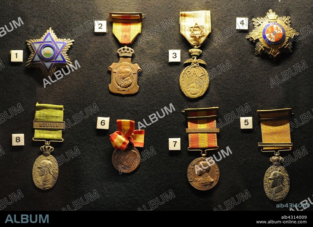 Pasador con 3 medallas Militares