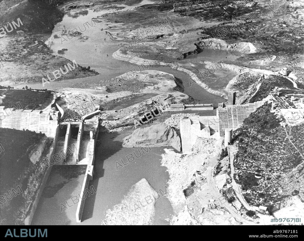 El embalse de Tous tras la rotura de su presa debida A la crecida del río Júcar Provocada por las Fuertes Luvias de la gota fría de octubre de 1982.