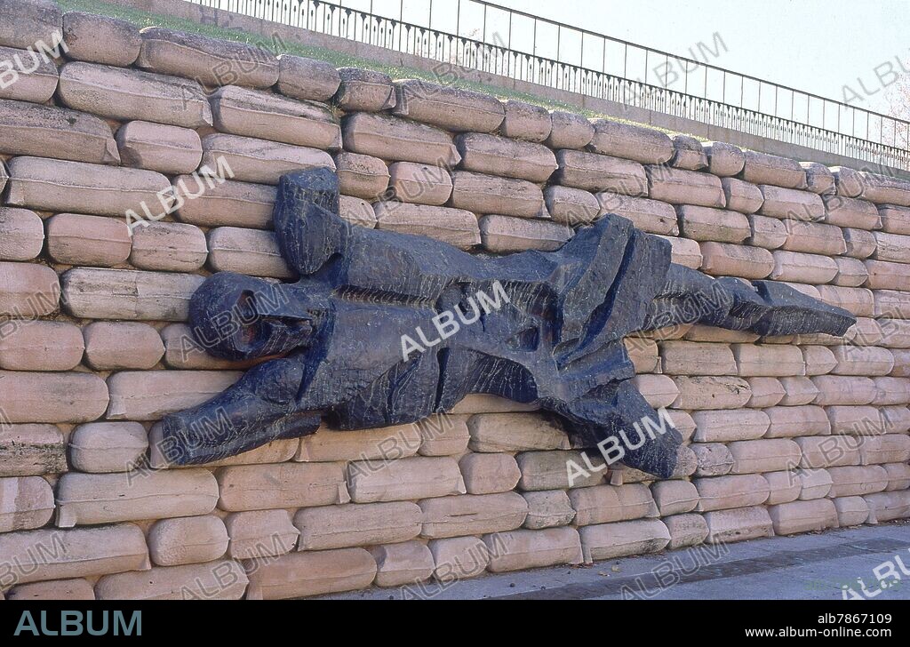 MONUMENTO A LOS CAIDOS DEL CUARTEL DE LA MONTAÑA.