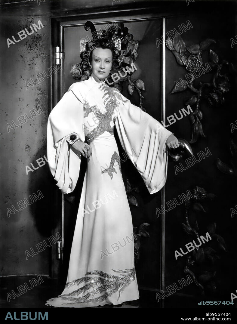 ONA MUNSON en EL EMBRUJO DE SHANGHAI, 1941 (THE SHANGHAI GESTURE), dirigida por JOSEF VON STERNBERG. Copyright UNITED ARTISTS.