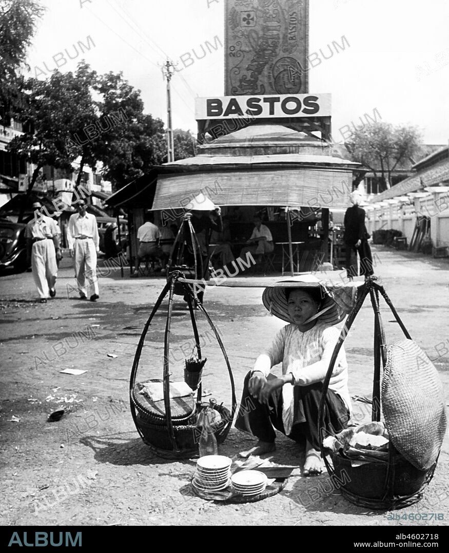 Southern vietnam. saigon. market place. street vendor of food and drink. 1961.
