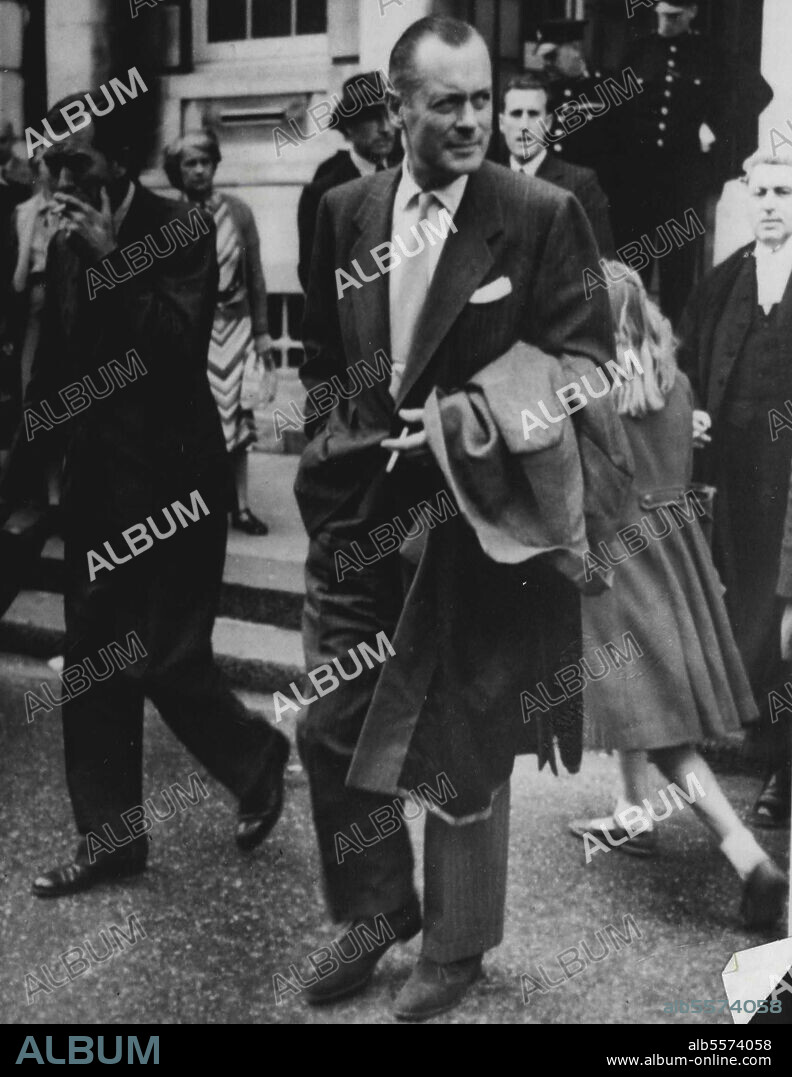 Film Star As Spectator At Haigh Trial -- American film actor Robert Montgomery, star of the film 'Night Must Fall', seen at Lewes, Sussex, to-day (Monday) when he was a spectator at the trial of John George Haigh, 39-year-old company director charged with murder of Mrs. Olive Durand-Deacon, 69-year-old widow.
Mr. Montgomery had a place in court immediately above the dock. July 18, 1949.
