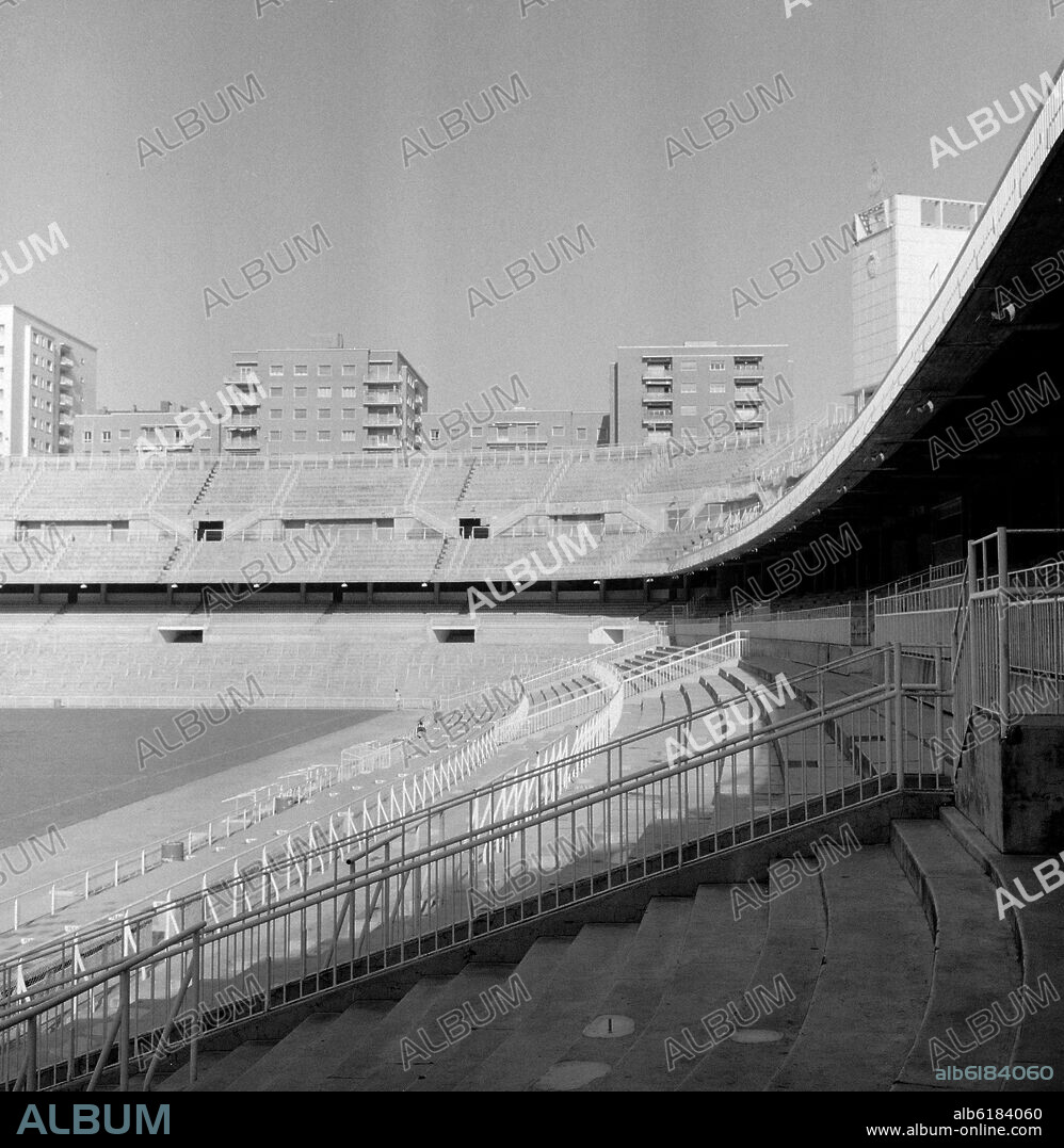 ANTONIO LAMELA / JOSE ALEMANI / MANUEL SALINAS. ESTADIO DE FUTBOL DEL REAL MADRID REALIZADO ENTRE 1944 Y 1947 -  FOTOGRAFIA EN BLANCO Y NEGRO - AÑOS 60.