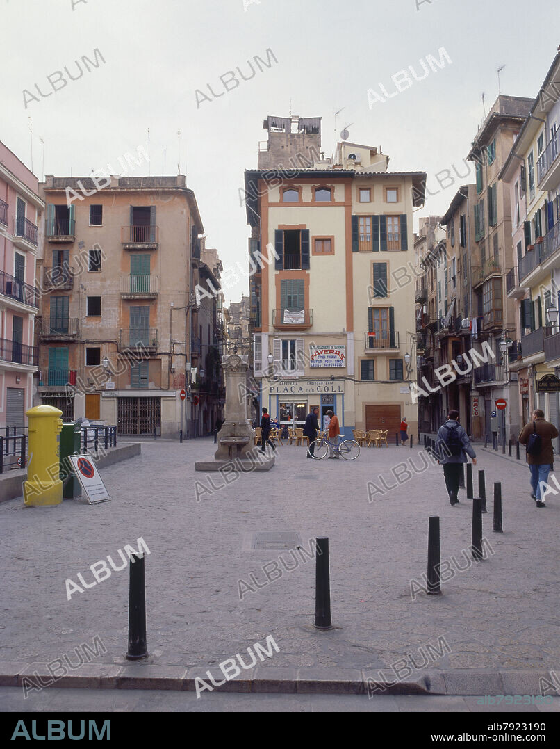 PLAZA DE SALVADOR COLL - FOTO AÑOS 00.