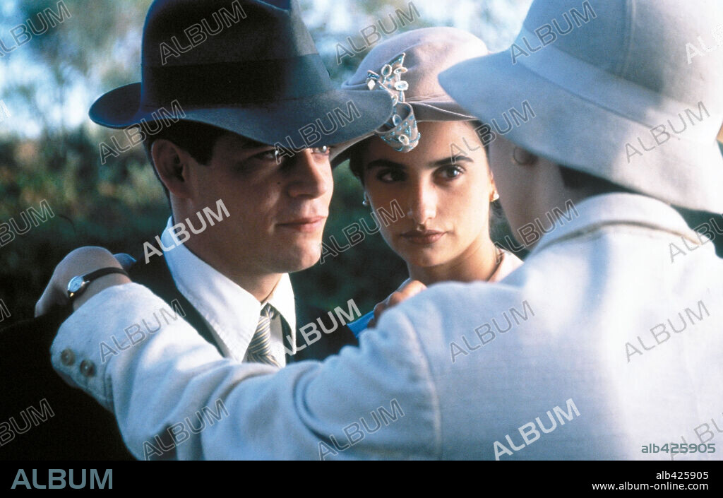FERNANDO FERNAN GOMEZ, JORGE SANZ y PENELOPE CRUZ en BELLE EPOQUE, 1992, dirigida por FERNANDO TRUEBA. Copyright FERNANDO TRUEBA P.C. S.A.
