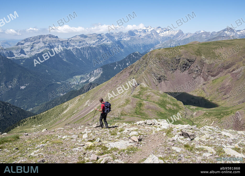 Ibones de Barleto, route of ascent to Punta Suelza, 2972 meters, Huesca, Spain.