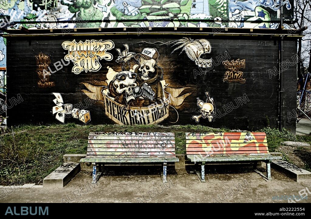 Street art, A graffiti wall painting in Hamburg made by graffiti crew "187" is advertising for a local rapper and mc called Bonez Mc. Germany 2008.