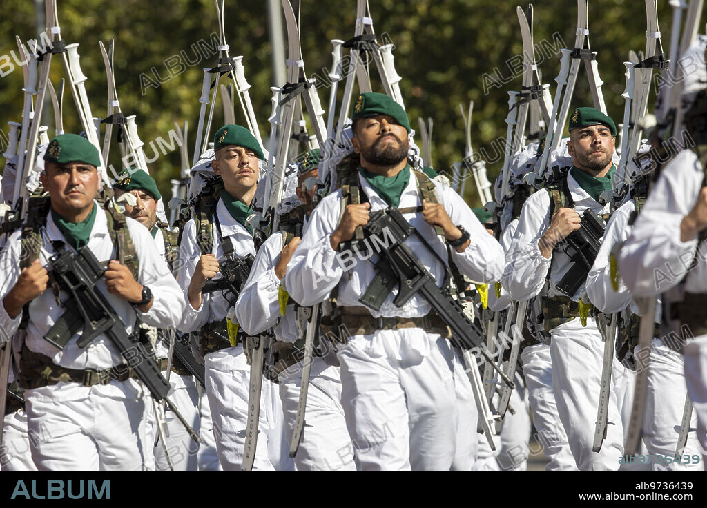 Madrid, 12/10/2022. SS.MM. los Reyes Don Felipe y Doña Letizia presiden el desfile militar por la festividad del 12 de Octubre. Foto: Ignacio Gil. ARCHDC.
