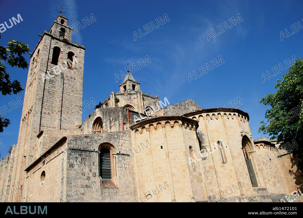 Art romanesque. The Royal Benedictine Monastery of Sant Cugat. Built betwenn the 9th and 14th centuries. View of the bell tower and the apsis. Sant Cugat del Valles.  Catalonia. Spain.