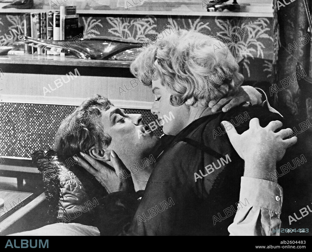 MICHAEL CAINE and SHELLEY WINTERS in ALFIE, 1966, directed by LEWIS GILBERT. Copyright PARAMOUNT PICTURES.