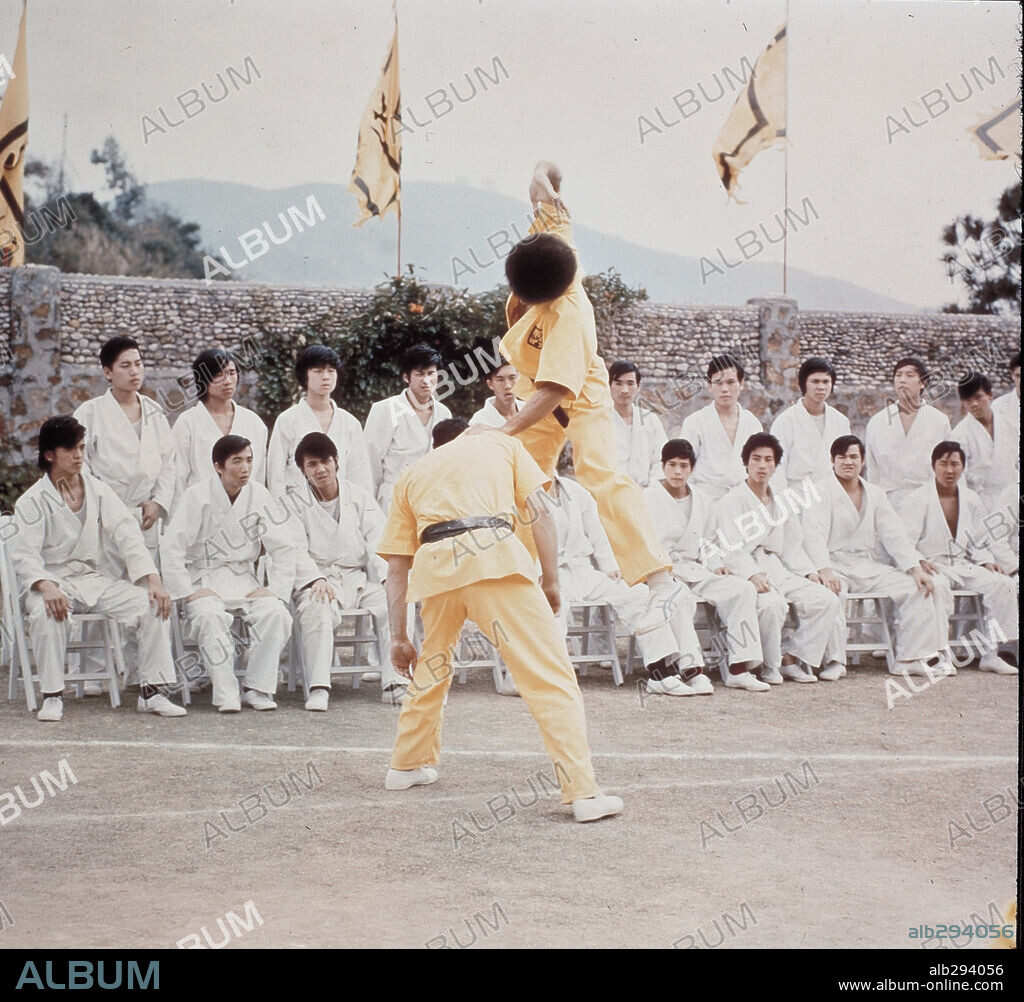 BRUCE LEE en OPERACIÓN DRAGÓN, 1973 (ENTER THE DRAGON), dirigida por ROBERT CLOUSE. Copyright CONCORD/WB.