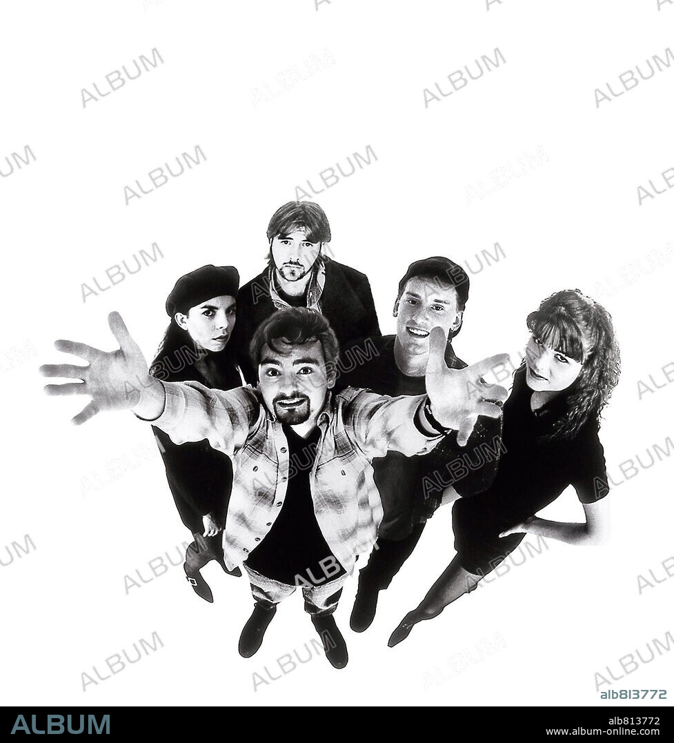 BRIAN O'HALLORAN, JEFF ANDERSON, KEVIN SMITH, LISA SPOONHAUER and MARILYN GHIGLIOTTI in CLERKS, 1994, directed by KEVIN SMITH. Copyright MIRAMAX.