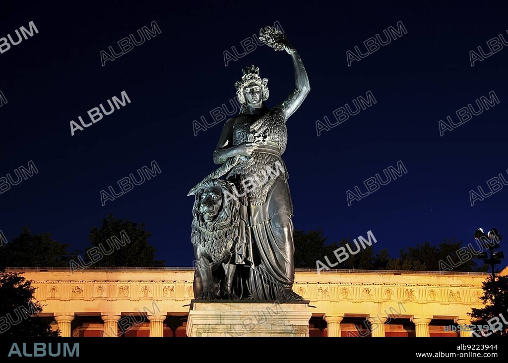 Bavaria Statue by Ludwig von Schwanthaler in front of Leo von Klenze's Ruhmeshalle, Hall of Fame on the Theresienwiese, Munich, Upper Bavaria, Bavaria, Germany, Europe.