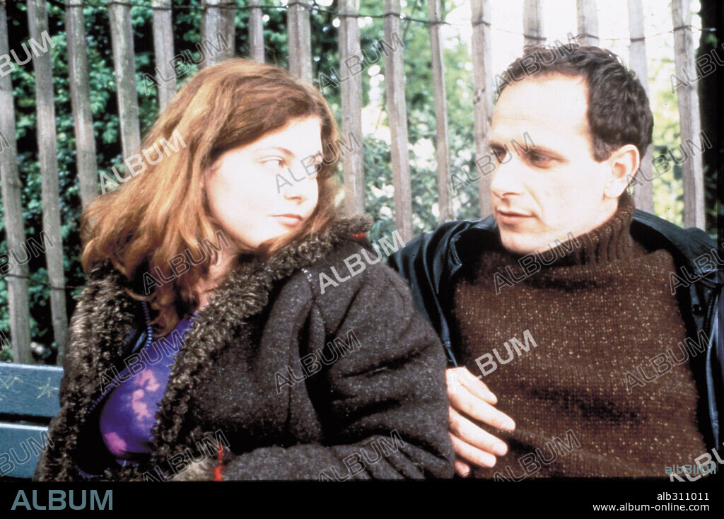CHARLES BERLING et SOPHIE GUILLEMIN dans L' ENNUI, 1998, réalisé par CEDRIC KAHN. Copyright GEMINI FILMS/FRANCE 3 CINEMA/MADRAGOA FILMES.