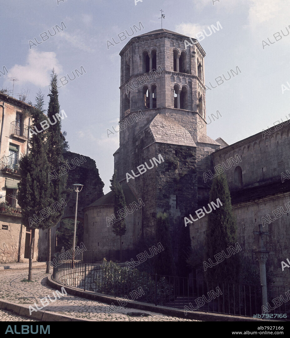 TORRE CAMPANARIO DEL MONASTERIO DE SAN PEDRO DE GALLIGANTS - SIGLO XII - ROMANICO CATALAN.