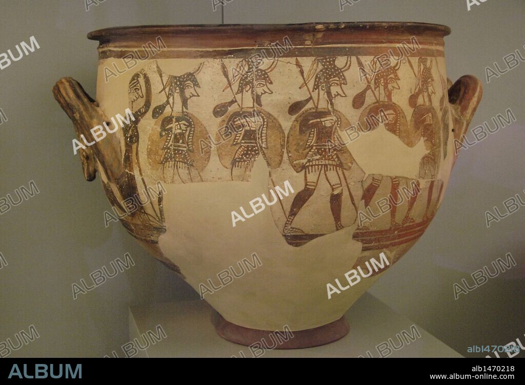ARTE MICENICO. VASO DE LOS GUERREROS. Crátera con representación de seis guerreros despedidos por una mujer. Parecen ser GUERREROS DORIOS por el tipo de armamento (casco con cuernos, escudos con escotadura y grebas que protegen sus piernas). Datado entre 1200-1100 a. C. MICENAS. Museo Arqueológico Nacional. Atenas. Grecia.