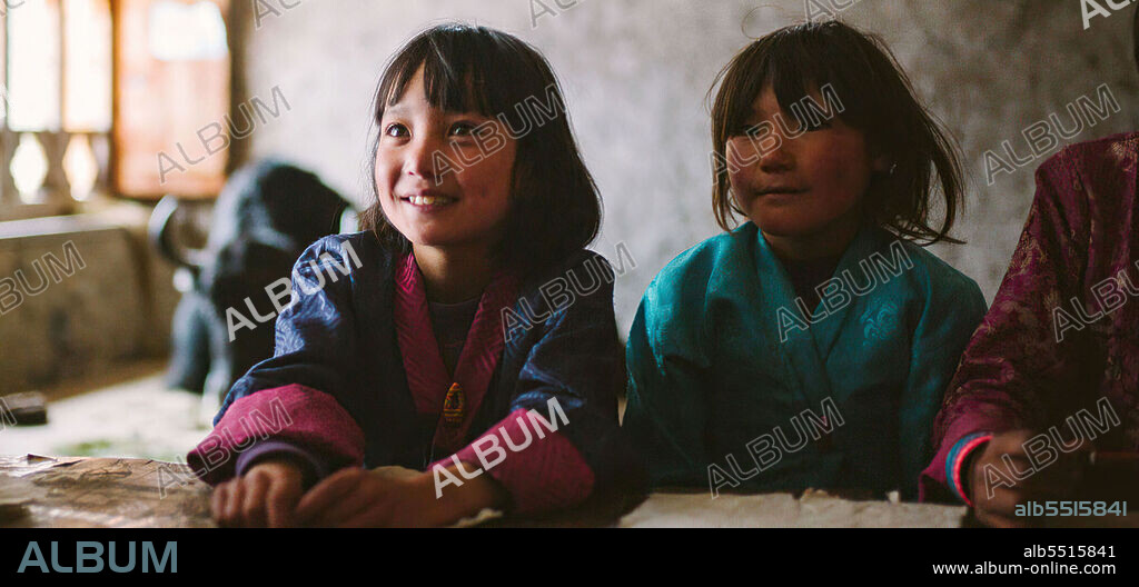 PEM ZAM en LUNANA: A YAK IN THE CLASSROOM, 2019, dirigida por PAWO CHOYNING DORJI. Copyright Dangphu Dingphu.