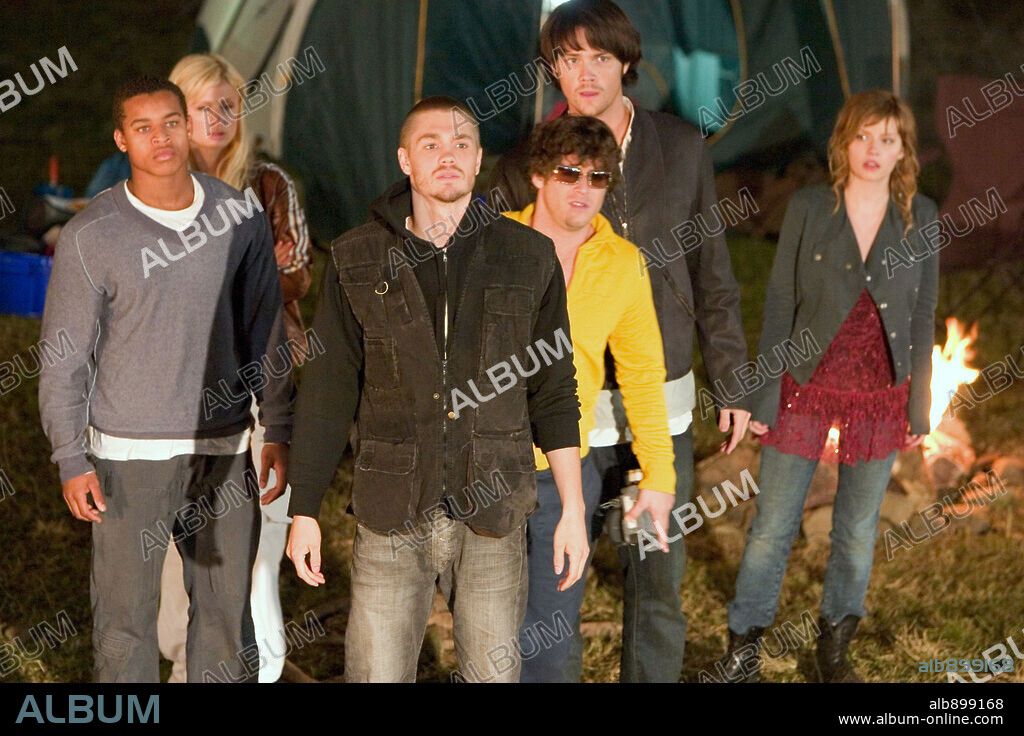 CHAD MICHAEL MURRAY, ELISHA CUTHBERT, JARED PADALECKI, JON ABRAHAMS, PARIS HILTON and ROBERT RI'CHARD in HOUSE OF WAX, 2005, directed by JAUME COLLET-SERRA. Copyright WARNER BROS. / VALITUTTI, VINCE.