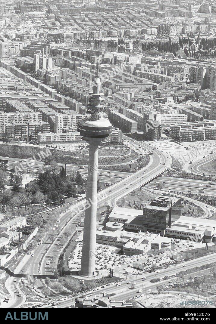 1982. Torrespaña de Rtve , conocido popularmente como El "Pirulí".
