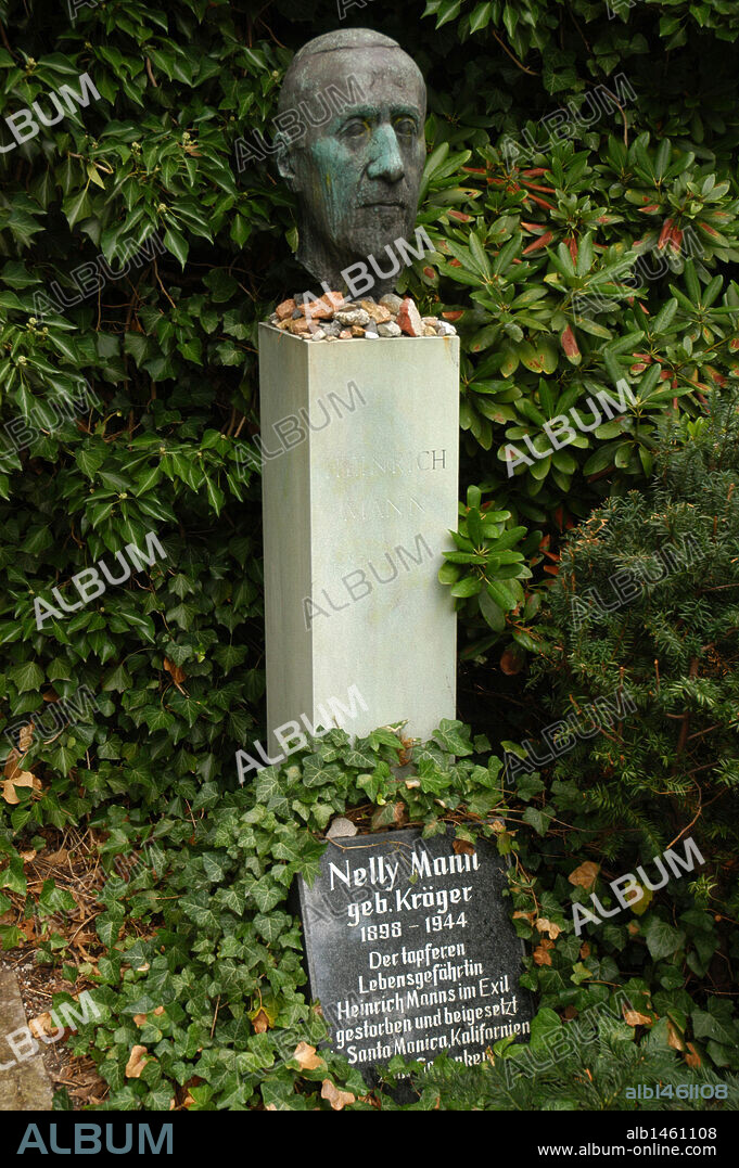 HEINRICH MANN (1871-1950). Escritor alemán, hermano mayor de Thomas Mann. S. XIX-XX (S. XIX-S. XX). Tumba de Mann en el Cementerio de Dorotheenstädtischer Friedhof. Berlín. Alemania.