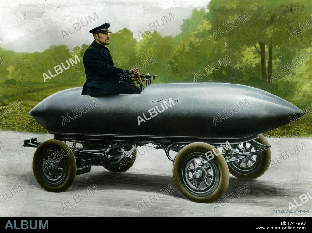 Camille JENATZY (1868-1913) sur la voiture electrique La Jamais Contente roule a 100 km a l'heure le 29 avril 1899. (19eme, 19e, XIXeme s.) credit : Collection CL/KHARBINE-TAPABOR.