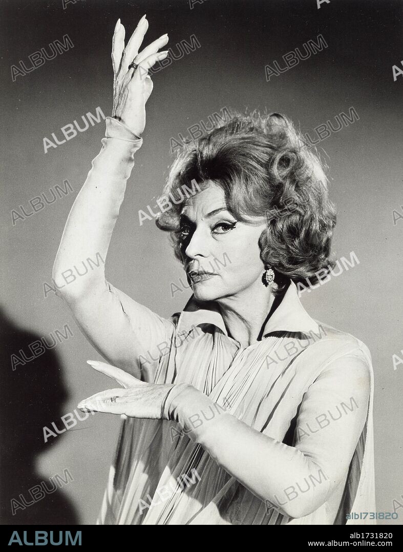 AGNES MOOREHEAD en EMBRUJADA, 1964 (BEWITCHED), dirigida por IDA LUPINO, RICHARD MICHAELS y WILLIAM ASHER. Copyright COLUMBIA PICTURES.