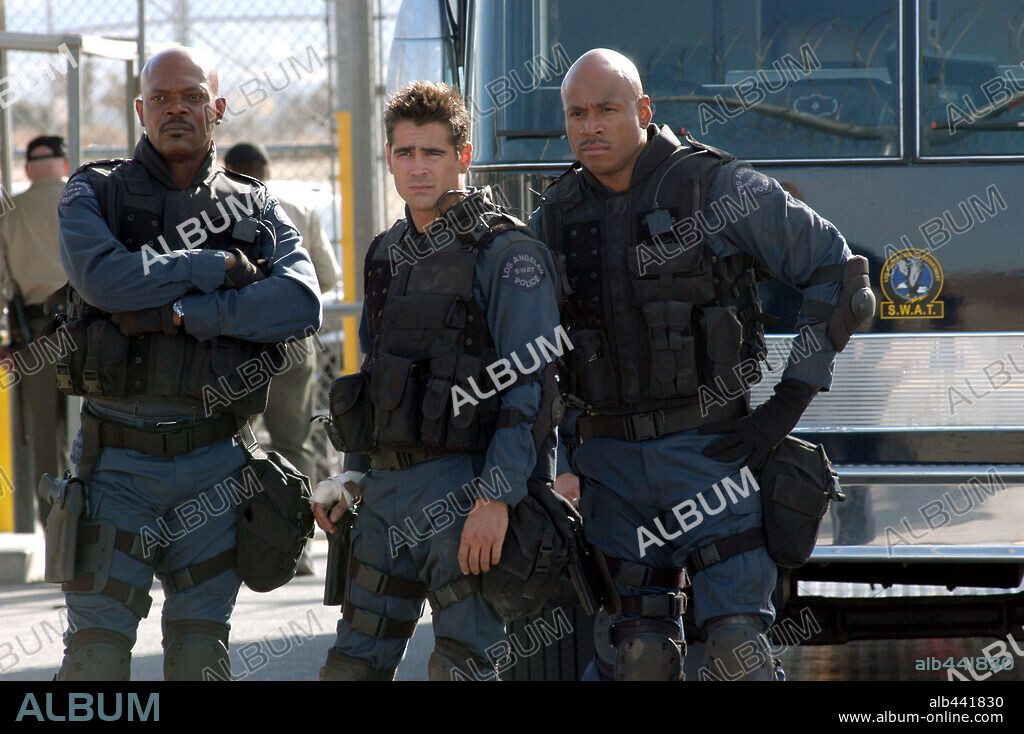 COLIN FARRELL, LL COOL J et SAMUEL L. JACKSON dans S. W. A. T., 2003, réalisé par CLARK JOHNSON. Copyright COLUMBIA PICTURES / MORTON, MERRICK.