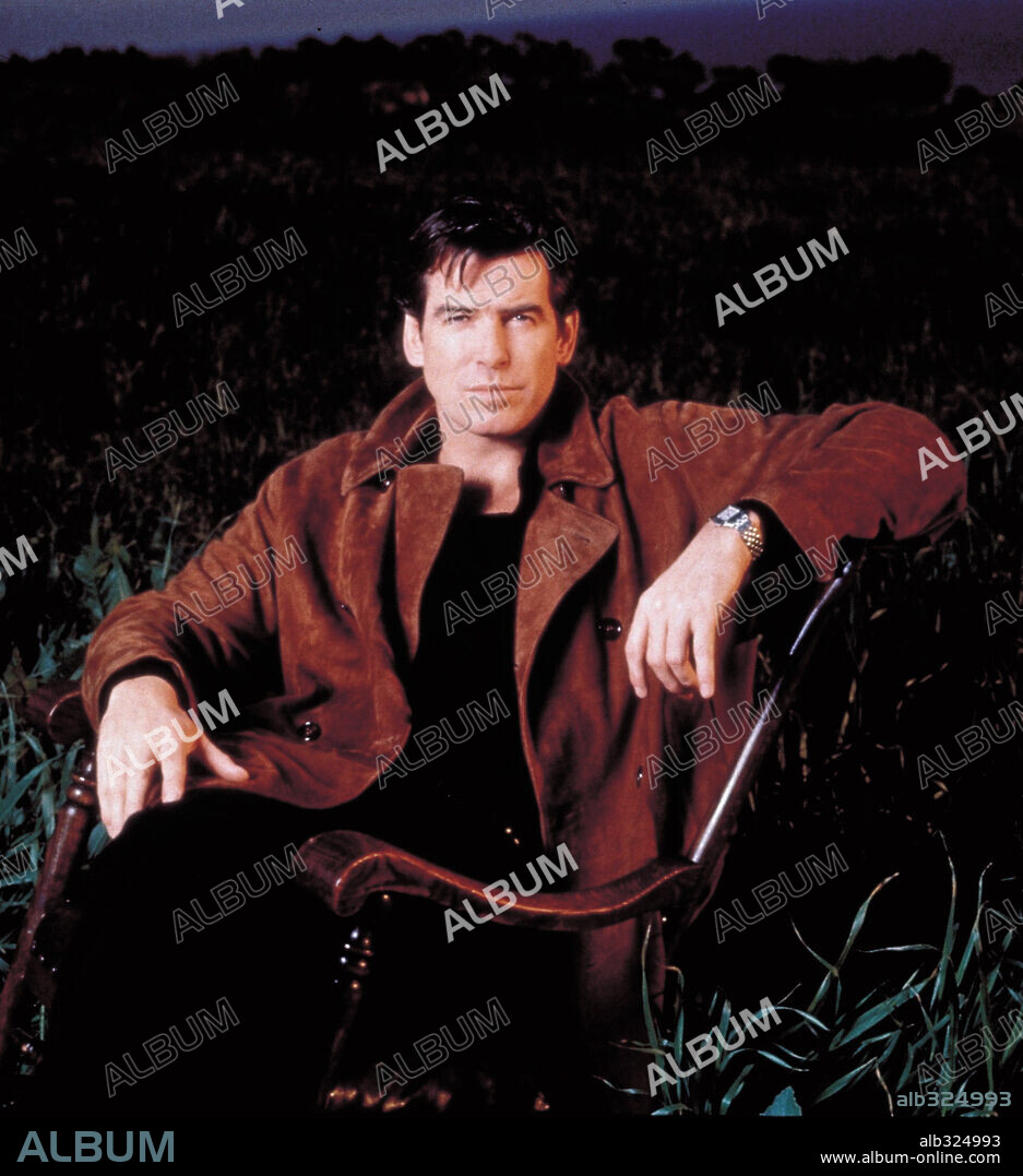PIERCE BROSNAN en UN PUEBLO LLAMADO DANTE'S PEAK, 1997 (DANTE'S PEAK), dirigida por ROGER DONALDSON. Copyright PARAMOUNT/UNIVERSAL/MGM / GLASS, BEN.