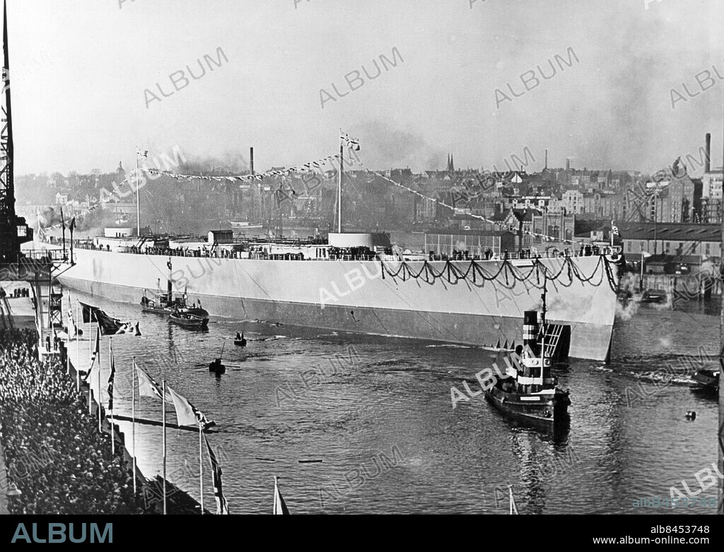 Orginaltext: Slagskeppet Bismarcks stapelavlöpning. Anm:Det tyska fickslagskeppet sänktes 1941 i nordatlanten. Slagskepp. sites: HAMBURG ;TYSKLAND.