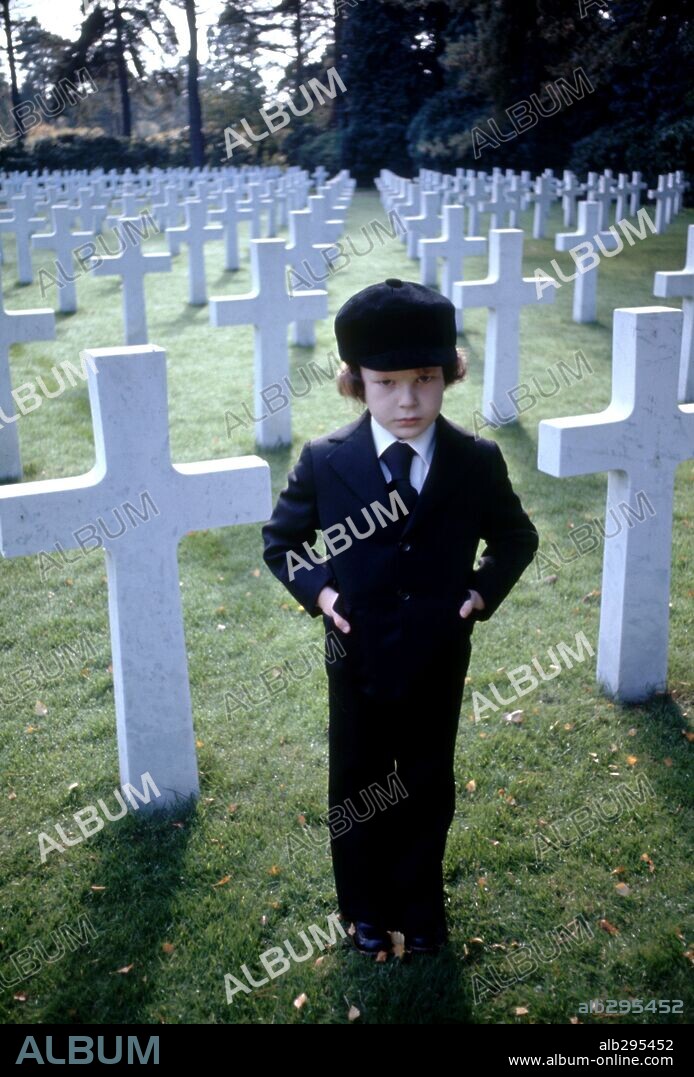 HARVEY STEPHENS en LA PROFECÍA, 1976 (THE OMEN), dirigida por RICHARD DONNER. Copyright 20TH CENTURY FOX.