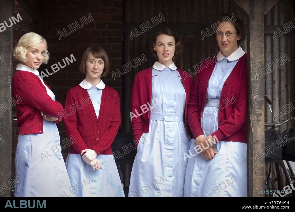 BRYONY HANNAH, HELEN GEORGE and JESSICA RAINE in CALL THE MIDWIFE, 2012, directed by HEIDI THOMAS. Copyright BRITISH BROADCASTING CORPORATION (bbc).