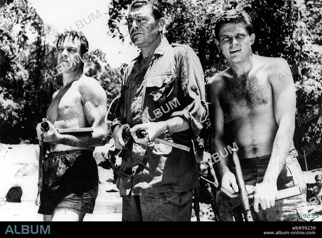 GEOFFREY HORNE, JACK HAWKINS y WILLIAM HOLDEN en EL PUENTE SOBRE EL RÍO KWAI, 1957 (THE BRIDGE ON THE RIVER KWAI), dirigida por DAVID LEAN. Copyright COLUMBIA PICTURES.
