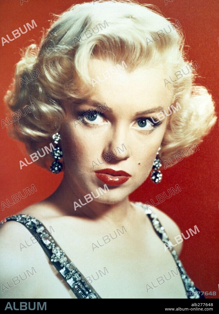NORMA JEAN BAKER. MARILYN MONROE.