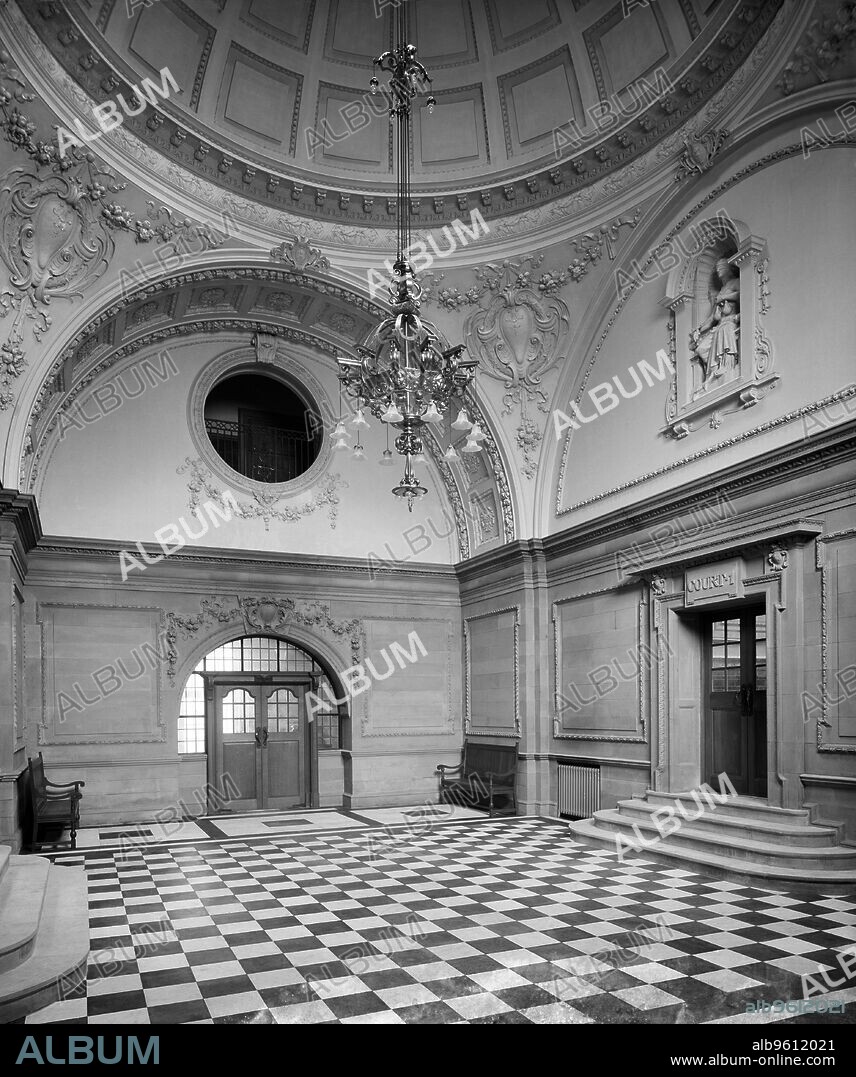 HENRY BEDFORD LEMERE. Sessions House, Lancaster Road, Preston, Lancashire, 1904. The interior of the assembly hall at the County Sessions House. The court house was built between 1900 and 1903 to the designs of Henry Littler, the County architect, in an Edwardian Baroque style. The Bedford Lemere daybook records Goodall, Lamb and Heighway as clients.