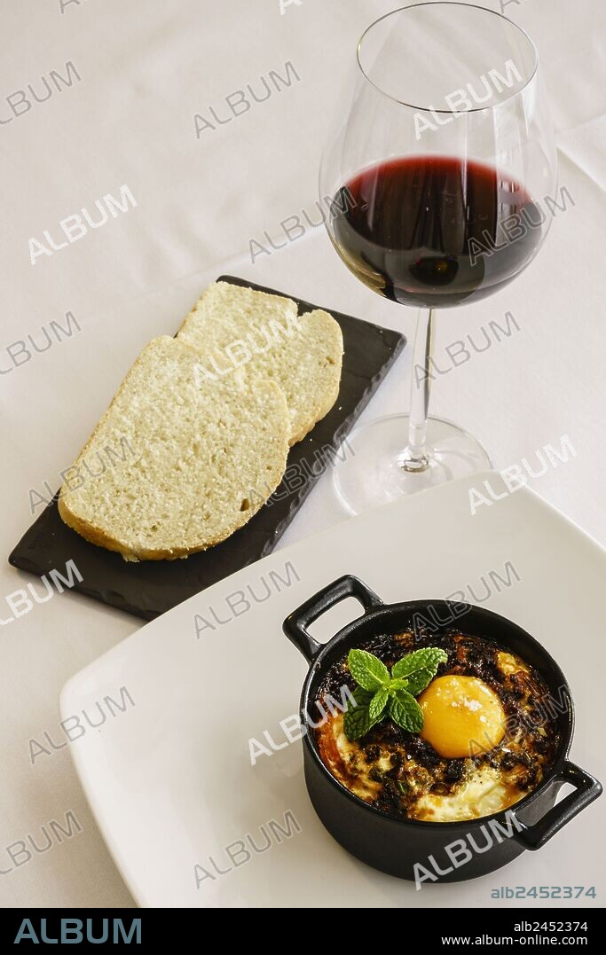 Ous a la Mallorquina - huevos a la mallorquina-,restaurante Sal de Coco, Mallorca,Islas Baleares,Spain.