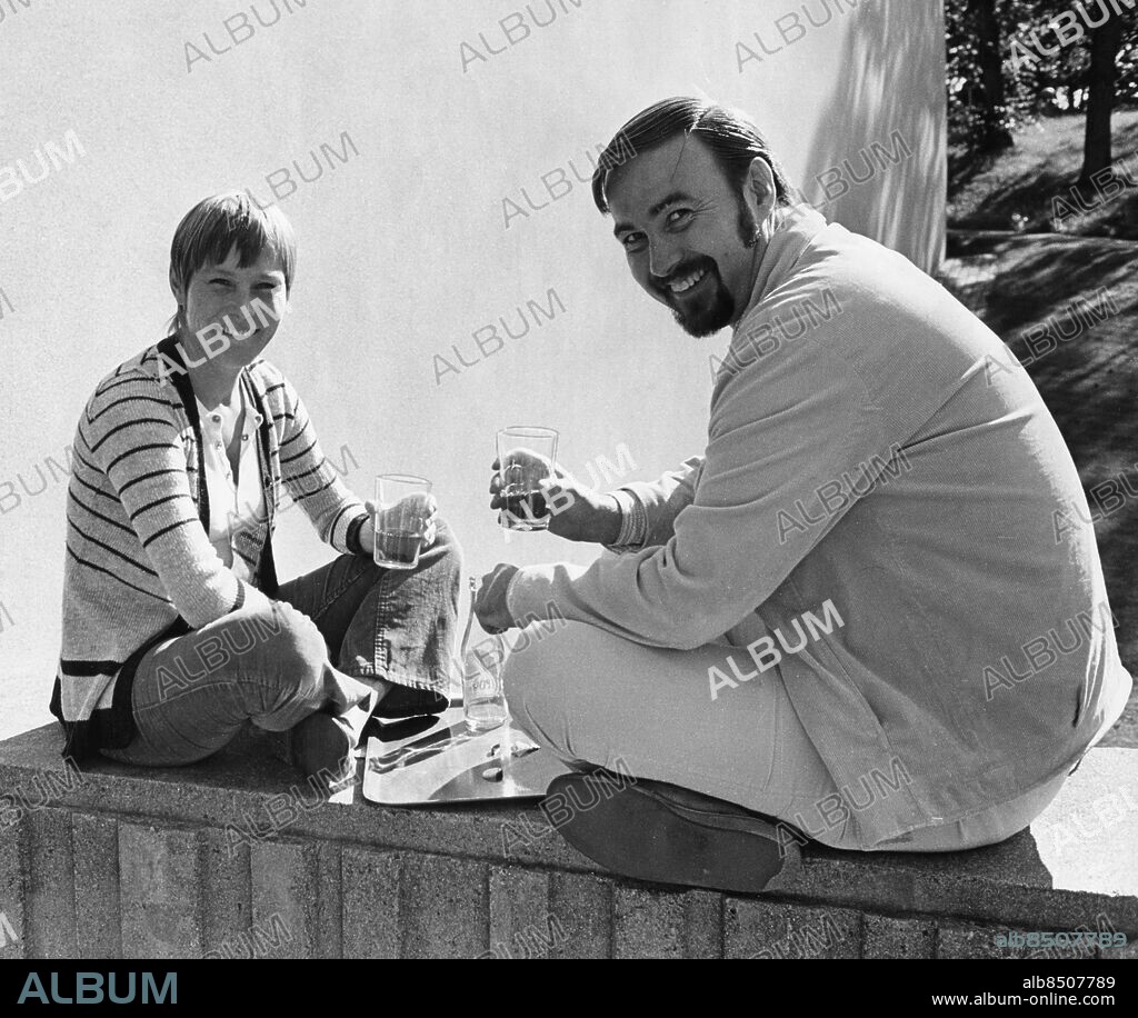 STOCKHOLM 19710823 - Radions nya värdpar, Kersti Adams-Ray och Rolf Egil Bergström.. Foto: Olle Wester / EXP / SCANPIX / Kod: 44. ***OUT AFTONBLADET OCH PUNKT.SE OUT***.