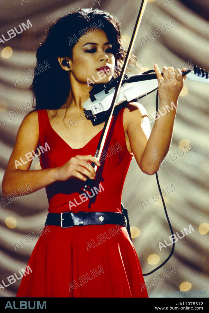 Vanessa-Mae, also Vanessa-Mae Vanakorn Nicholson, Thai-British violinist, appearance in the ARD Show, Honeymoon, 1995.