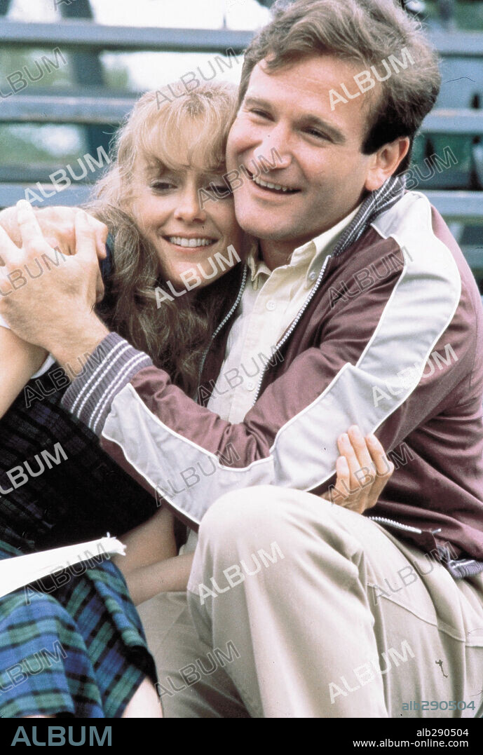 MARY BETH HURT and ROBIN WILLIAMS in THE WORLD ACCORDING TO GARP, 1982, directed by GEORGE ROY HILL. Copyright WARNER BROTHERS.